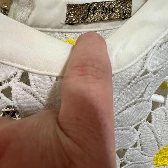 Ft Inc Big Flower Lace Top - Picture 9 of 9